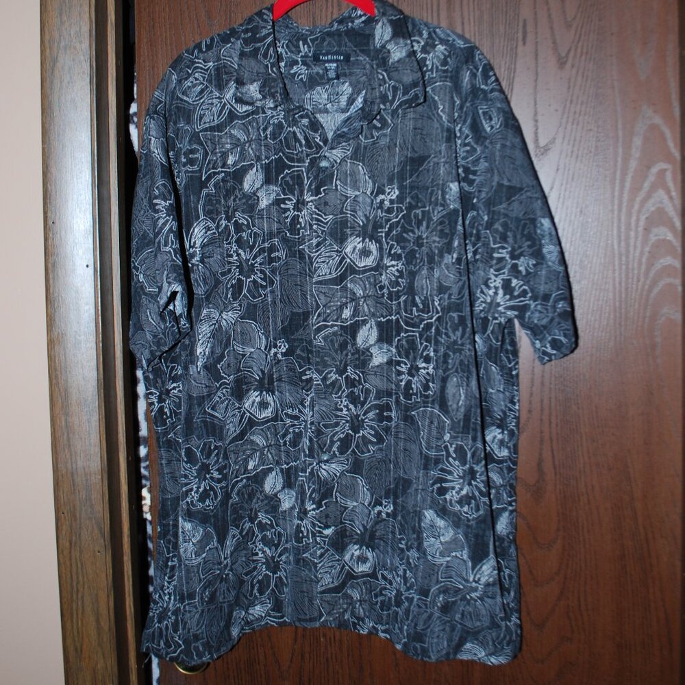 3/$30 - Van Heusen Black/White Tropical Print L/S Shirt - XXL